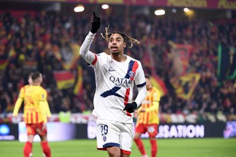 سلسلة اللا هزيمة مستمرة.. باريس سان جيرمان يسقط لانس بهدف باركولا في الدوري الفرنسي